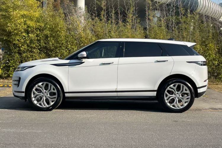 路虎 揽胜极光 2023款 极光L 200PS 精英版车身外观6004