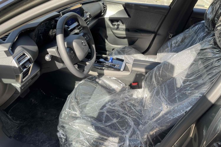 雪铁龙 凡尔赛C5 X 2024款 1.6T 享不凡中控内饰7002