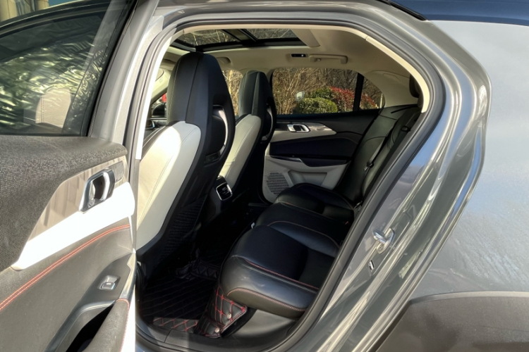 领克02 2018款 1.5T DCT两驱耀Pro版 国V中控内饰7004