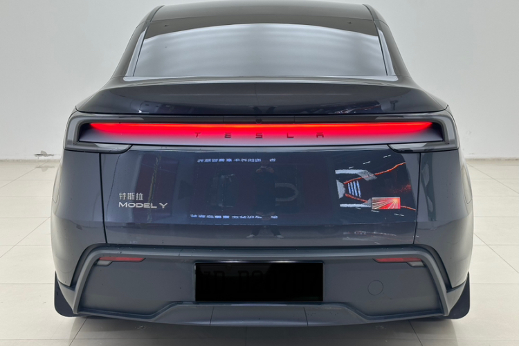 特斯拉 Model Y 2025款 后轮驱动版车身外观6003