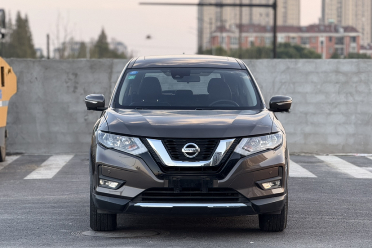 日产 奇骏 2019款 2.0L CVT智联舒适版 2WD车身外观6004