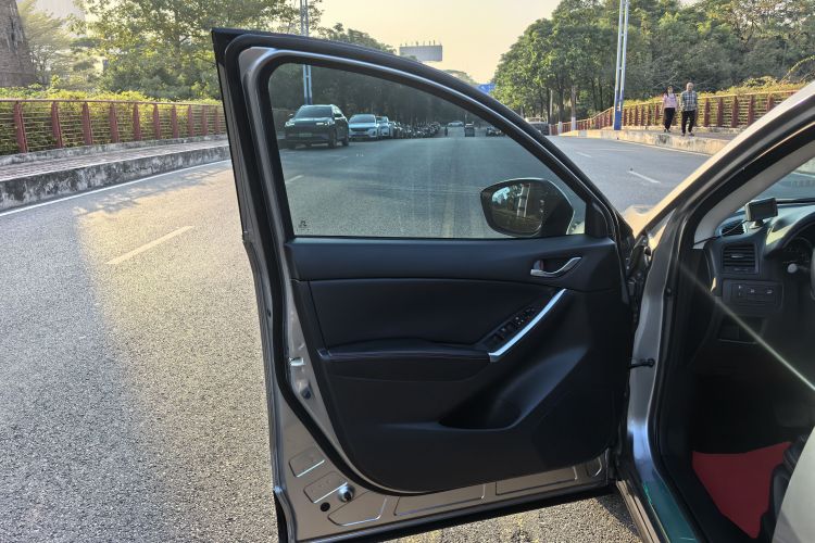 马自达CX-5 2013款 2.0L 自动两驱舒适型中控内饰7005