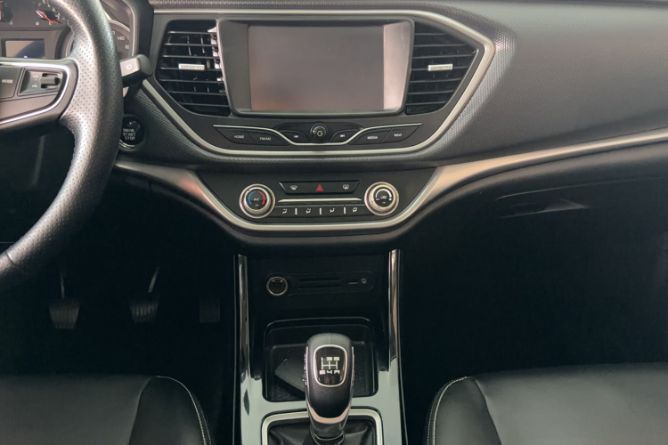 陆风X2 2017款 1.6L 手动铂锐版局部细节16