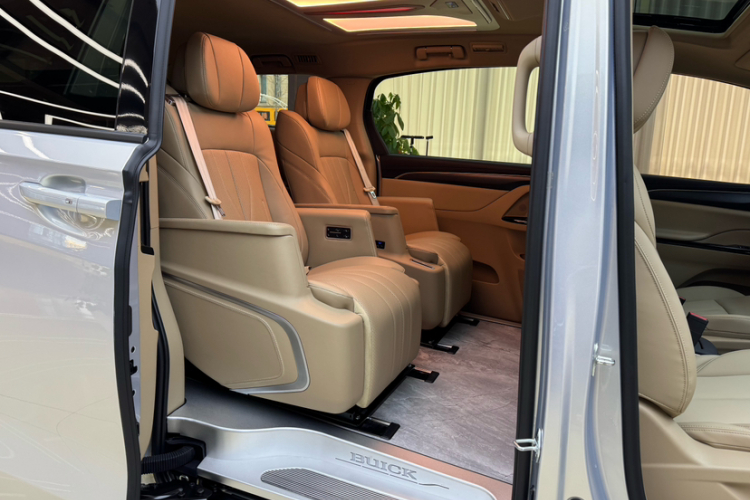 别克GL8新能源 2025款 陆尚 先享版 7座中控内饰7006