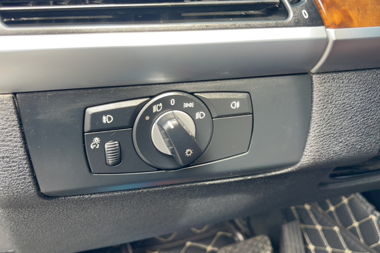 宝马X5(进口) 2011款 xDrive35i 领先型局部细节9006