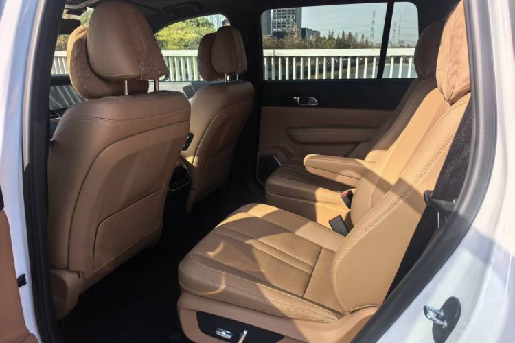 理想汽车 理想ONE 2020款 增程6座版中控内饰7004