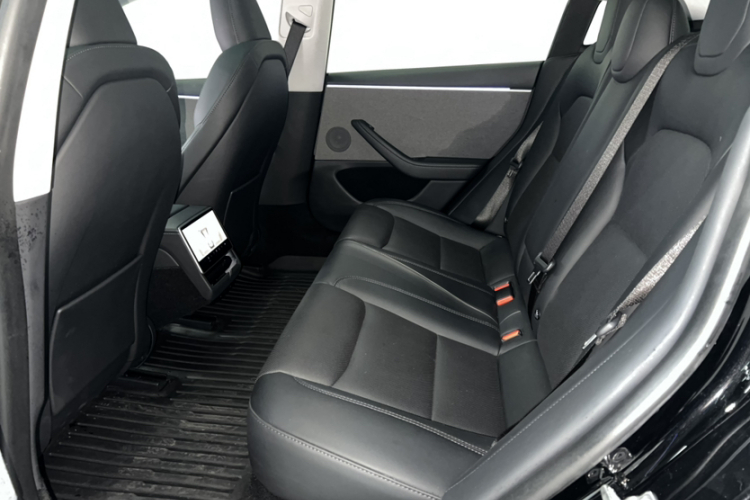 特斯拉 Model 3 2023款 后轮驱动版中控内饰7002