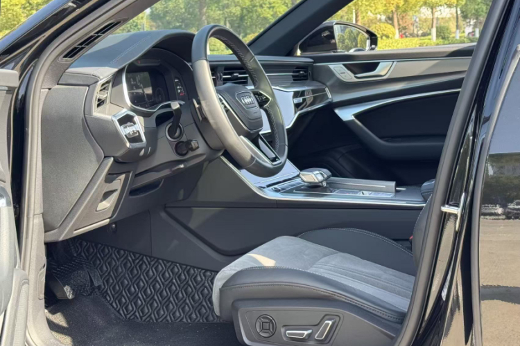 奥迪A6L 2023款 改款 45 TFSI 臻选动感型中控内饰7003