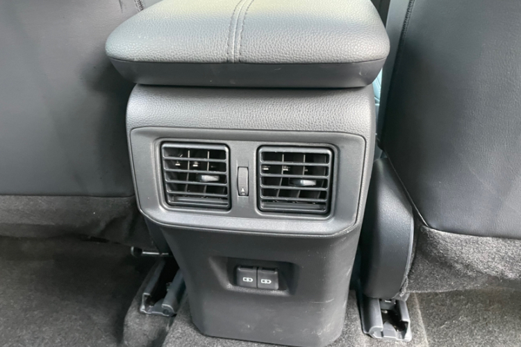 丰田 威兰达 2022款 2.0L CVT两驱豪华版中控内饰7003