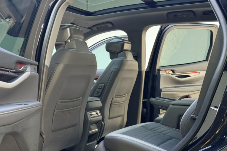 福特 2023款 锐界L 2.0T EcoBoost E混动四驱七座至尊型中控内饰7003