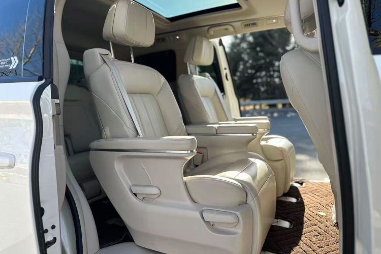 广汽传祺 传祺M8 2018款 320T 尊贵版中控内饰7003