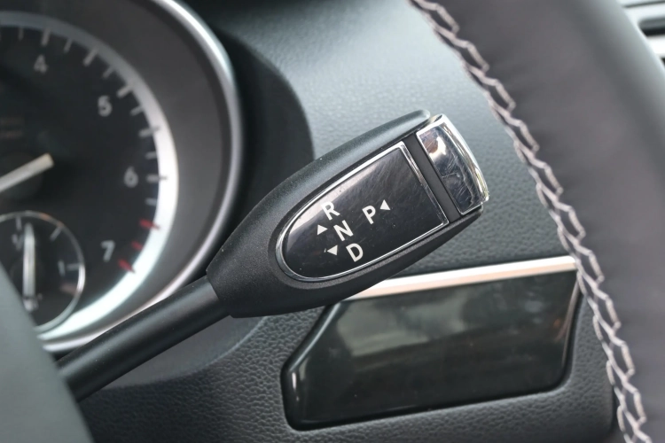 奔驰R级 2015款 R 400 4MATIC 豪华型中控内饰7002