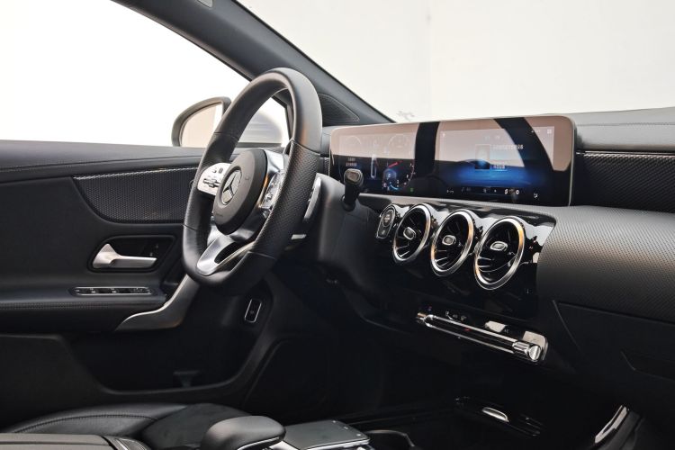 奔驰A级 2019款 A 200 L 运动轿车中控内饰7003