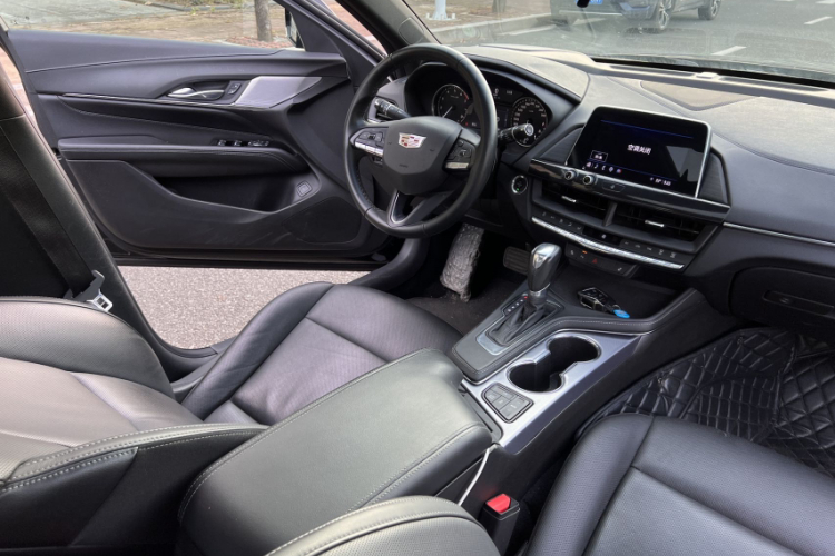 凯迪拉克CT4 2022款 28T 豪华型中控内饰7009