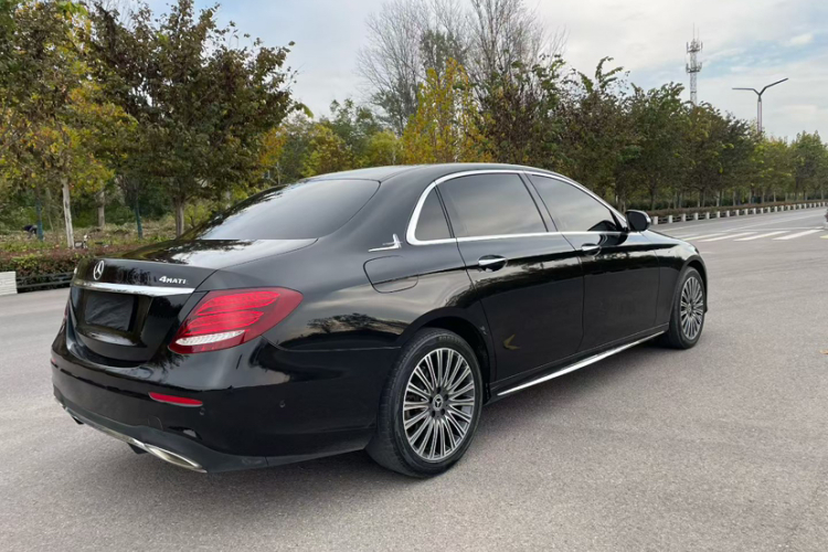 奔驰E级 2019款 E 200 L 运动型车身外观6003