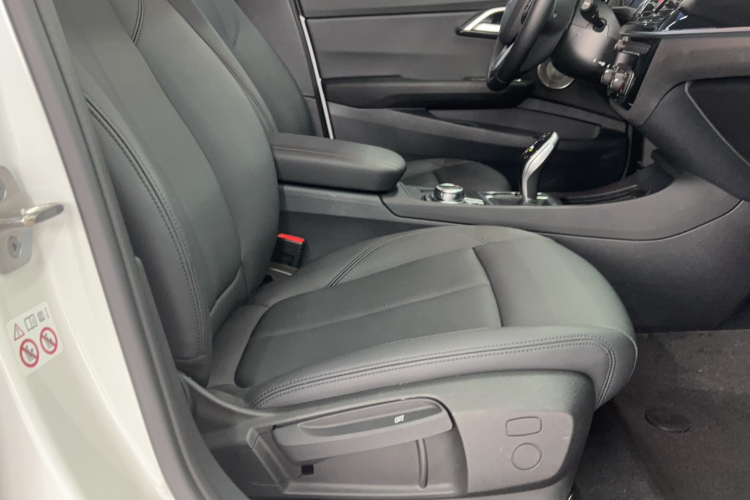 宝马1系 2023款 120i M运动版局部细节41