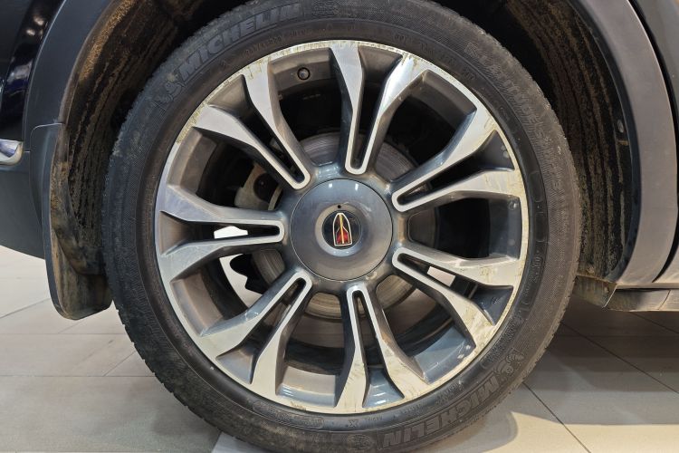 红旗HS5 2019款 2.0T 智联旗享四驱版车身外观6006