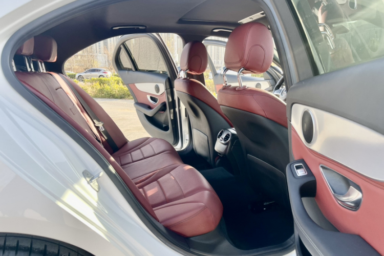 奔驰C级 2016款 C 200 运动版中控内饰7011