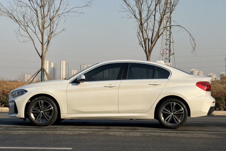 宝马1系 2021款 改款 120i M运动版车身外观6004