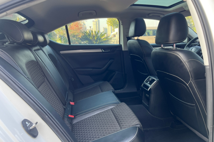 斯柯达 速派 2018款 TSI330 DSG舒适版 国V中控内饰7005