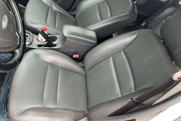 奇瑞 瑞虎3 2015款 1.6L CVT智尚纪念版中控内饰7001