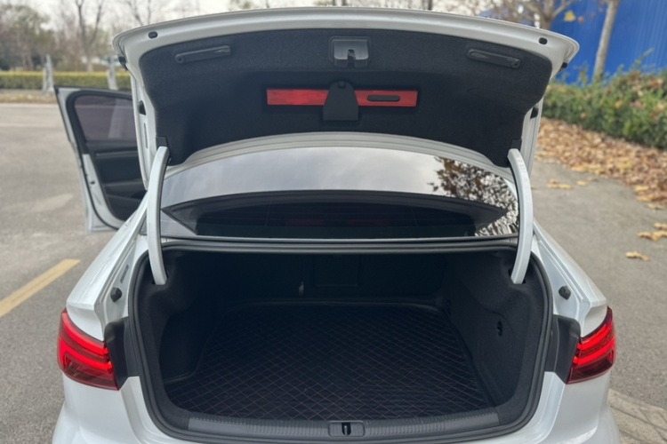 奥迪A3 2018款 30周年年型 Limousine 35 TFSI 时尚型局部细节23