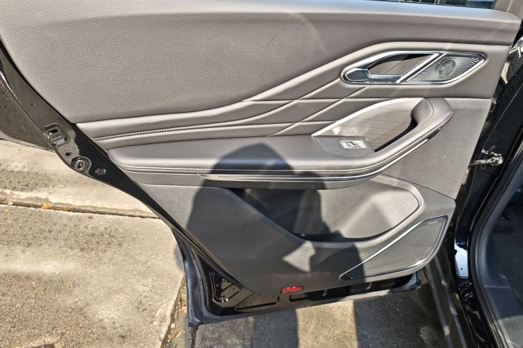 红旗HS7 PHEV 2024款 2.0T PHEV 四驱旗畅版 6座中控内饰7010