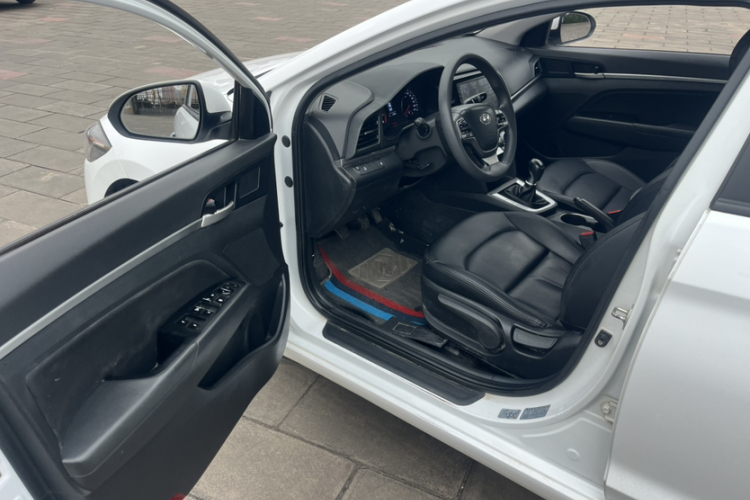 现代 领动 2019款 1.5L 手动智炫·活力型中控内饰7004