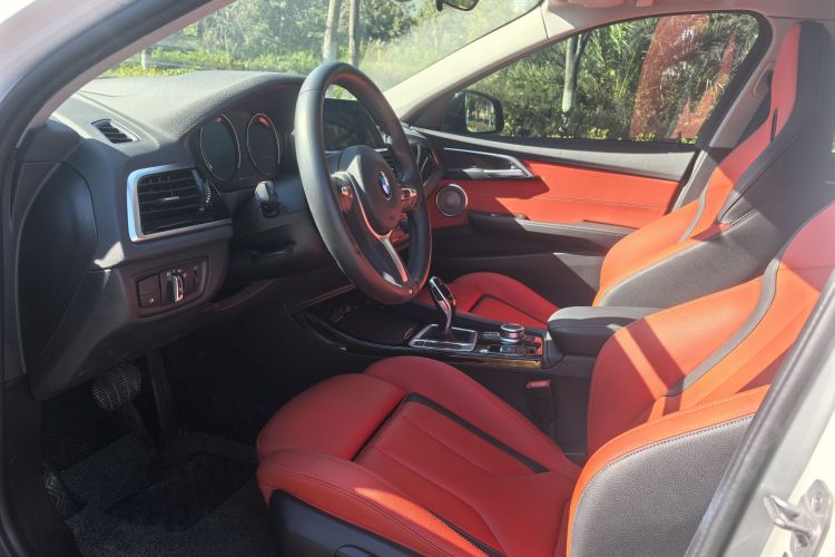 宝马1系 2021款 125i M运动曜夜版中控内饰7001