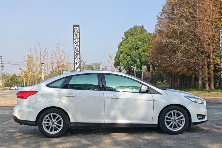 福特 福克斯 2017款 三厢 1.6L 自动风尚型智行版车身外观6003