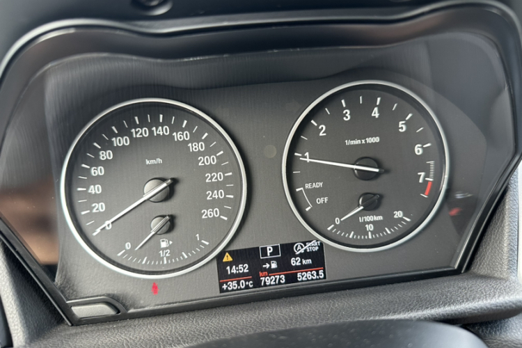 宝马2系旅行车 2016款 218i 领先型中控内饰15