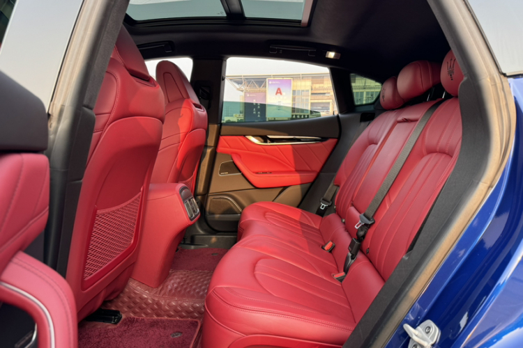 玛莎拉蒂 Levante 2023款 3.0T Modena中控内饰7007