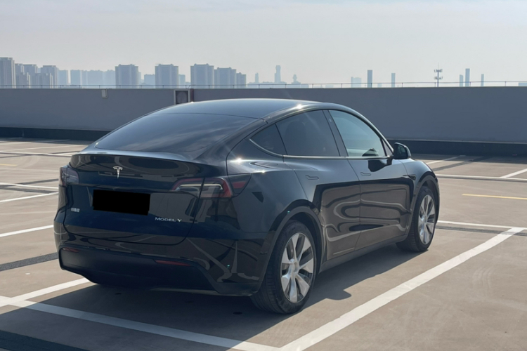 特斯拉 Model Y 2022款 改款 后轮驱动版车身外观6004
