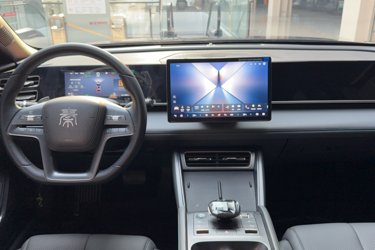 比亚迪 秦L 2025款 DM-i 智驾版 80KM领先型中控内饰7003