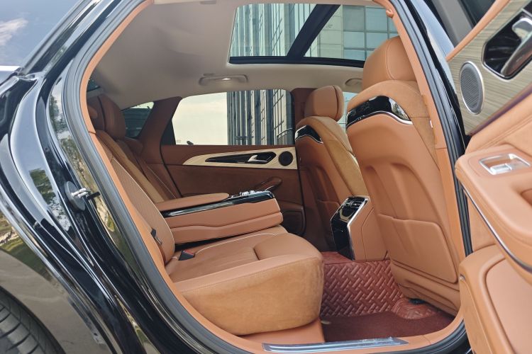 红旗H9 2020款 2.0T 智联旗畅版中控内饰7010