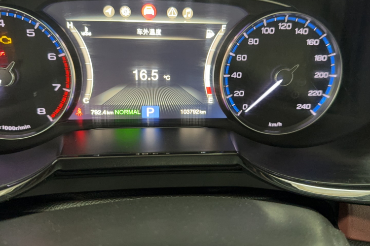 广汽传祺 传祺GS8 2017款 320T 两驱豪华智联版（七座）中控内饰15