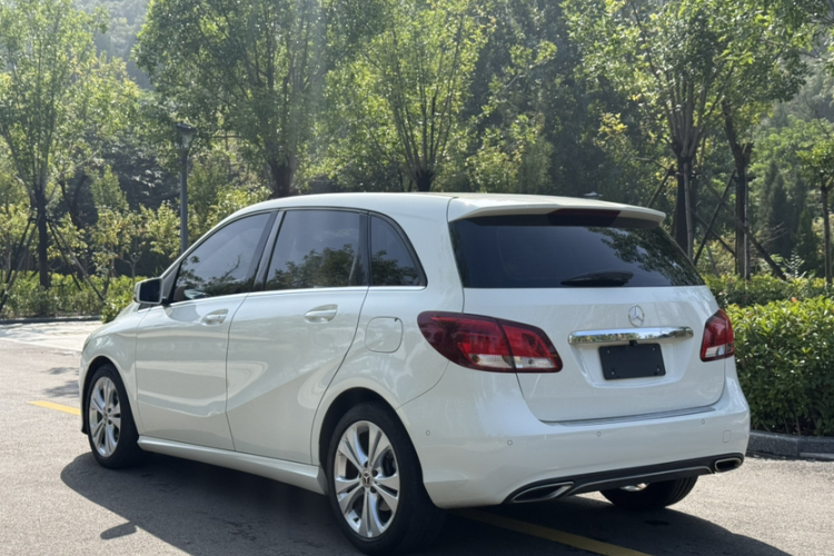 奔驰B级 2017款 B 200 动感型车身外观6002