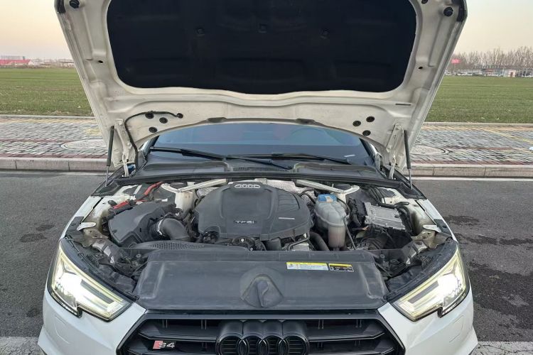 奥迪A4L 2017款 40 TFSI 时尚型中控内饰7004