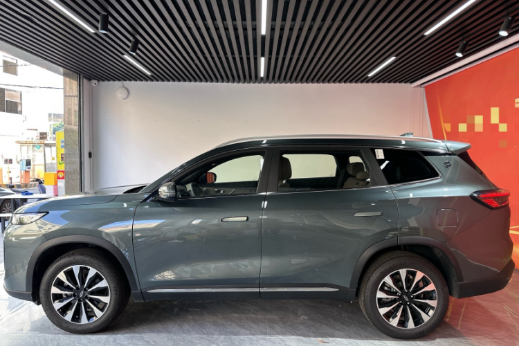 奇瑞 瑞虎8 PLUS 2025款 290TGDI DCT尊贵型 7座车身外观6002