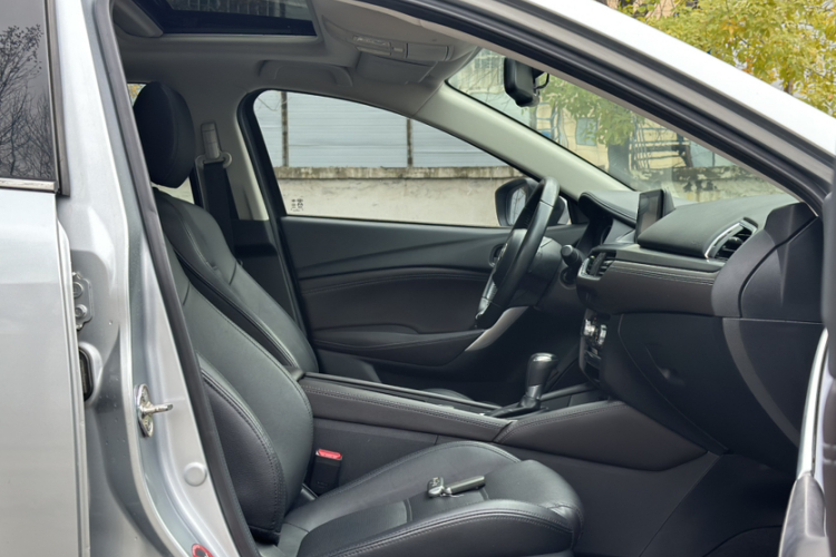 马自达 阿特兹 2018款 2.0L 蓝天豪华版 国VI中控内饰7004