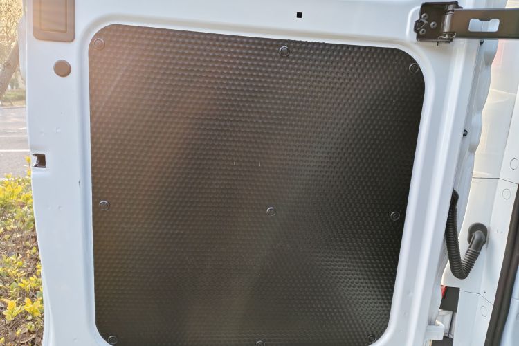 上汽大通MAXUS 大拿V1 2024款 V1 短轴低顶 多功能版（51kWh）局部细节9001