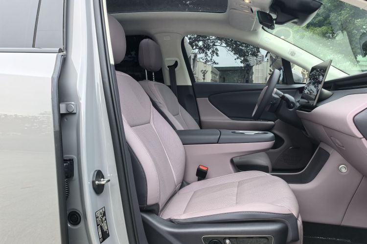 红旗天工06 2025款 520 智选版中控内饰7001