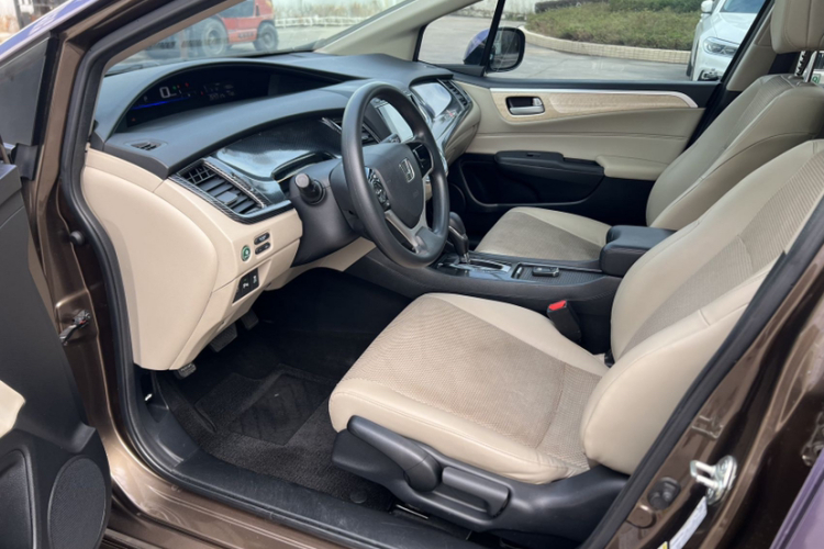 本田 杰德 2014款 1.8L 自动舒适精英版 5座中控内饰7003