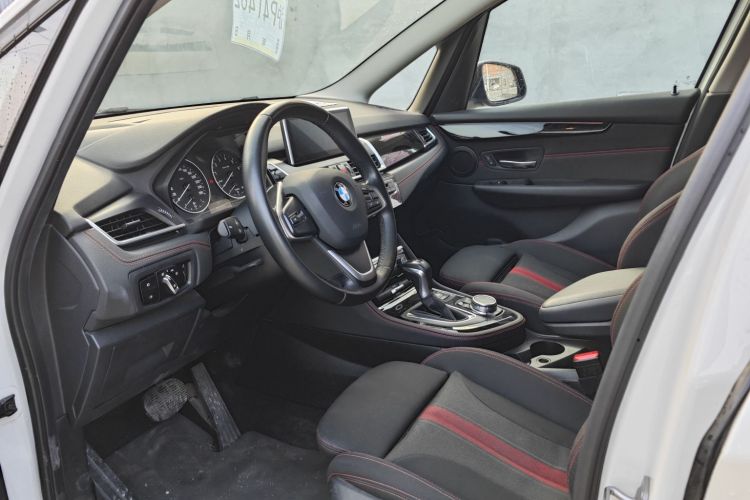 宝马2系多功能旅行车 2015款 218i 运动设计套装车身外观6006