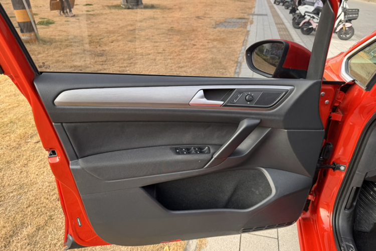 大众 高尔夫·嘉旅 2016款 1.6L 自动舒适型中控内饰7008