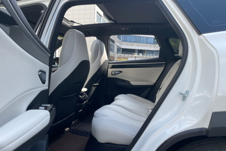 吉利银河 银河L7 2023款 1.5T 115km 星舰中控内饰7011