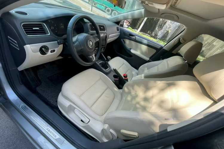 大众 速腾 2014款 1.6L 手动舒适型中控内饰7002