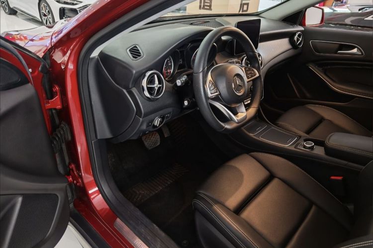 奔驰GLA 2019款 GLA 200 动感型中控内饰7007