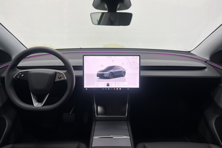 特斯拉 Model Y 2025款 后轮驱动版中控内饰7004