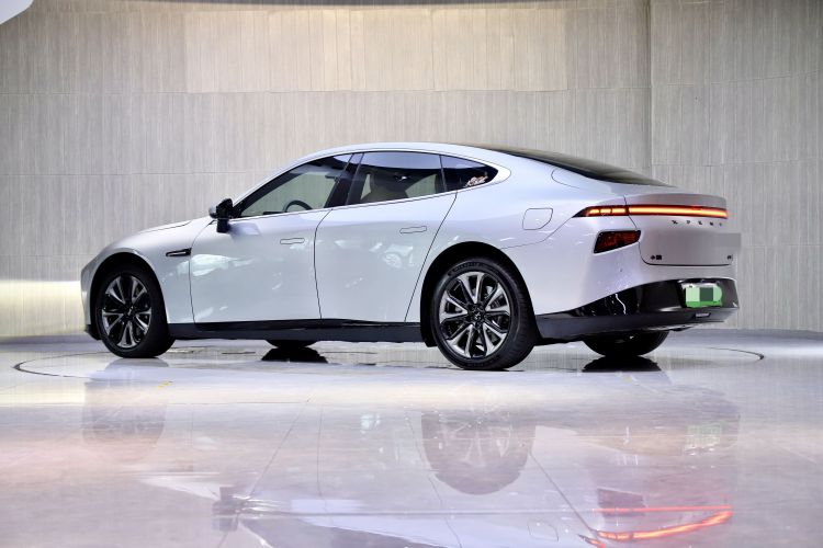 小鹏P7 2022款 480G+车身外观6006